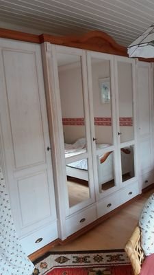 Schlafzimmer Schrank.jpg