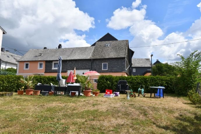 Schnuckeliges Bauernhaus mit ausbaufähiger Scheune und großem Garten-Bauland, top modernisiert!