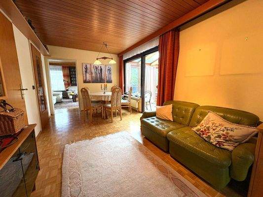 Großzügiges Esszimmer