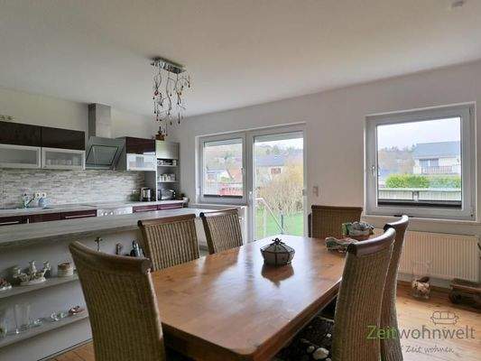 Blick über den Esstisch