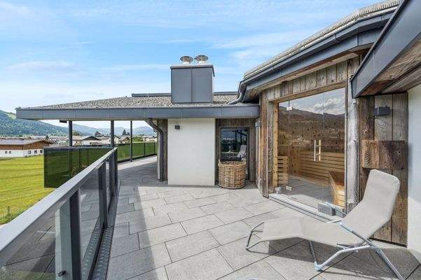 Weiteres Highlight: Die Outdoor-Sauna auf der Terrasse