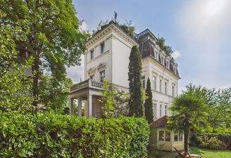 Außenansicht der Altbauvilla