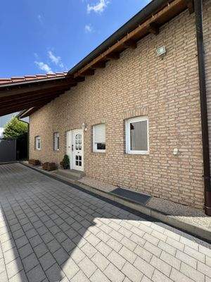 Wohnhaus Ansicht + Eingang