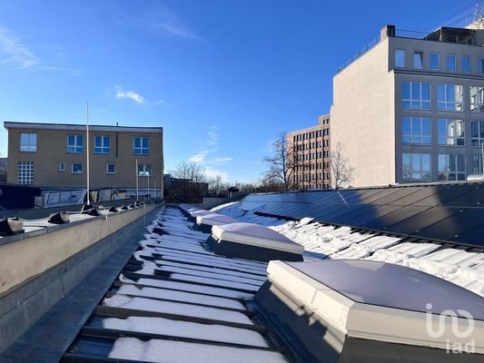 Dach mit PV-Anlage