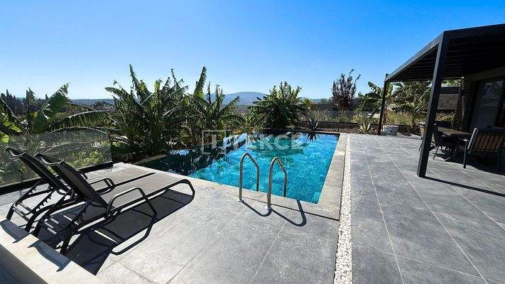 Detached Homes with Pools on 2500 m² Plots in Urla