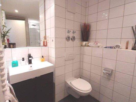 Gäste-WC mit Dusche