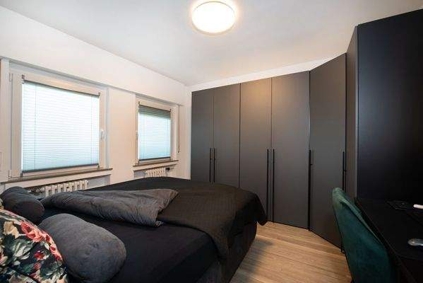 Schlafzimmer Foto mit Möbeln