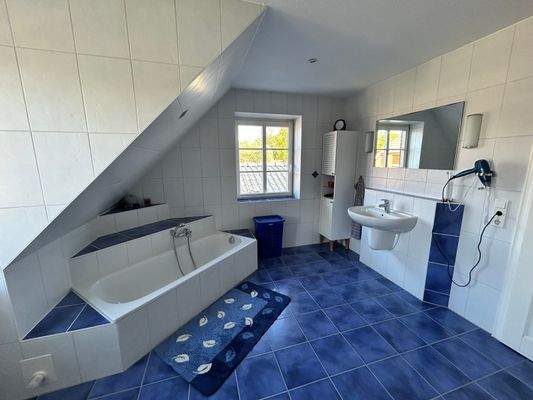 1020098_3_Bad oben Waschtisch.jpeg