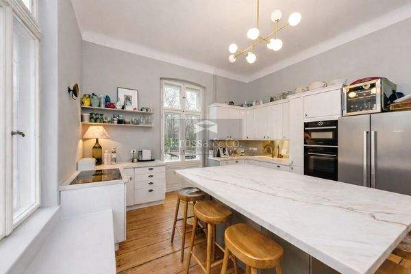 *hochwertige Einbauküche