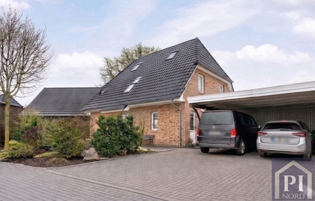 Modernes Einfamilienhaus mit Doppelcarport