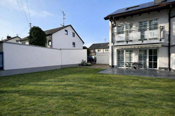 Garten Südseite (KI bearbeitet)