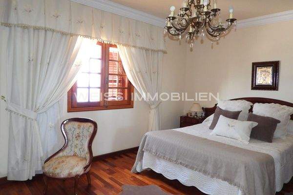 Großes Schlafzimmer