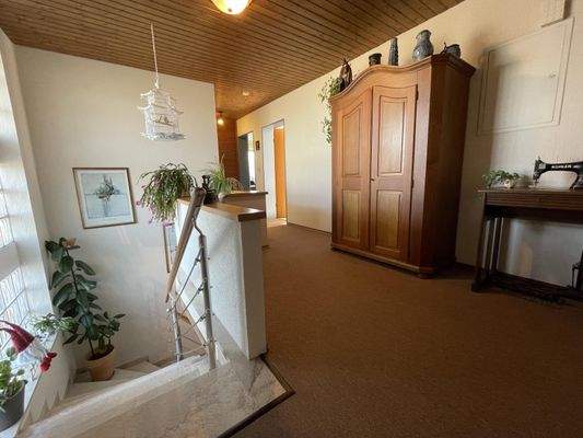 großzügige Diele auch oben