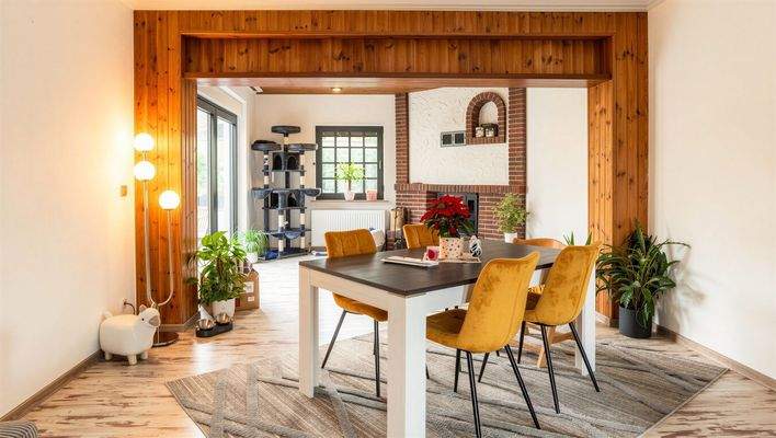 Wohn- und Essbereich - (