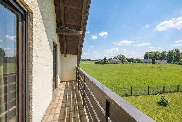 Südbalkon mit Blick ins Grüne- Sommer