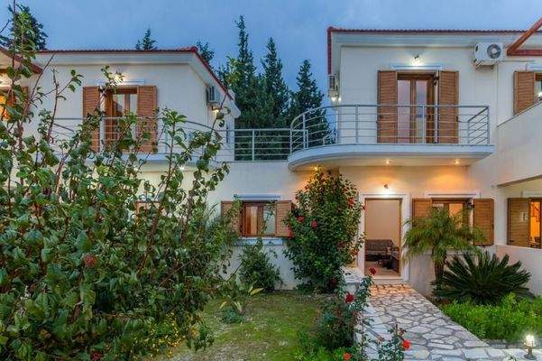 Kreta, Gavalochori: Zwei Villen und ein Studio mit einzigartigem Panoramablick auf das Meer zu verkaufen