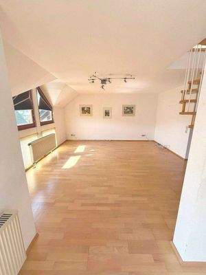 Wohnzimmer vom Esszimmer aus