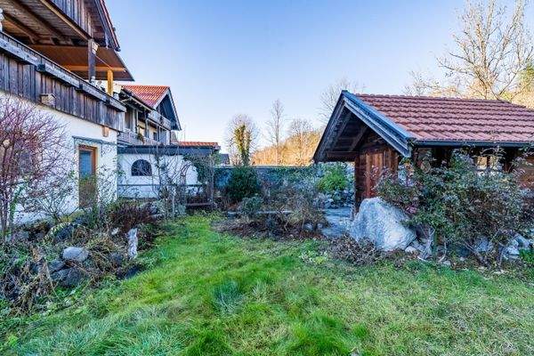 Garten zur Isar mit Gartenhaus