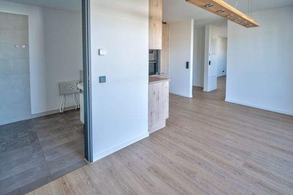 Blick zu Bad und Küche