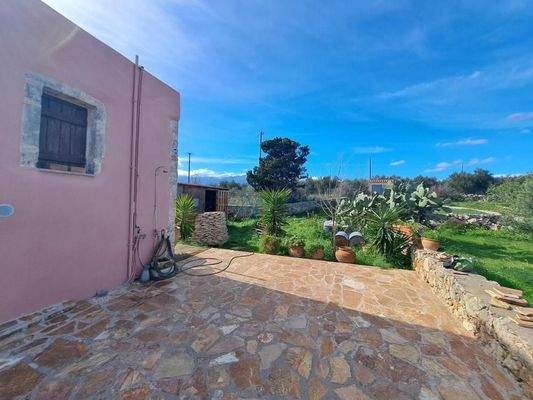 Kreta – Charmantes, 200 Jahre altes Steinhaus mit Pool, Garten und Bergblick zu verkaufen