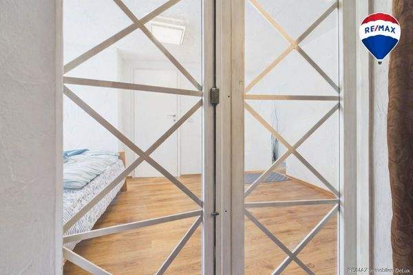 REMAX Immobilien DeLux Einfamilienhaus Schlafzimmer Schiffweiler Mark Borowicz