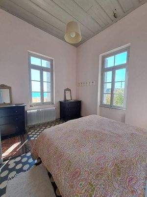 Kreta, Kalyves: Elegante neoklassizistische Villa am Meer zu verkaufen