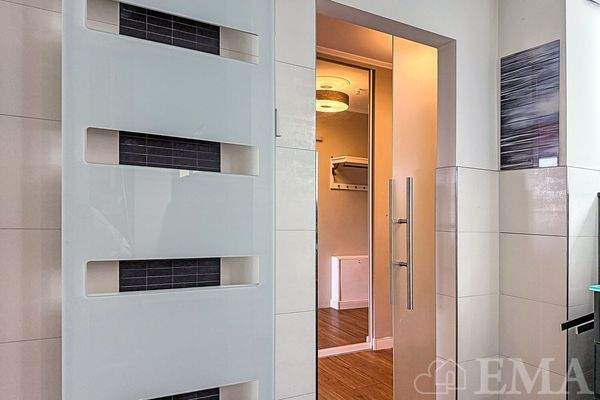 Duschbad mit Handtuchheizkörper