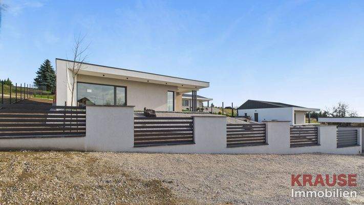 Außenansicht Anlage mit Zaun