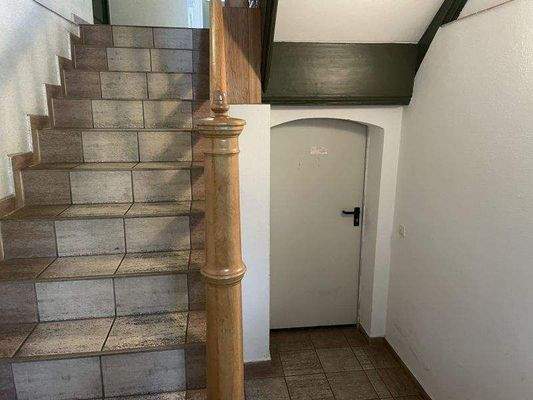 Zugang zu den Kellerräumen