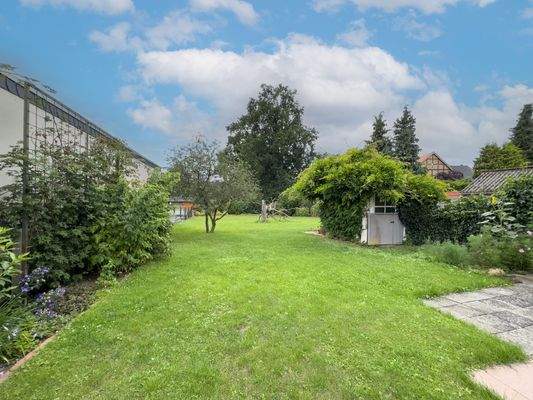 Von der Einfahrt in den Garten