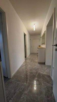 Flur 12.jpg