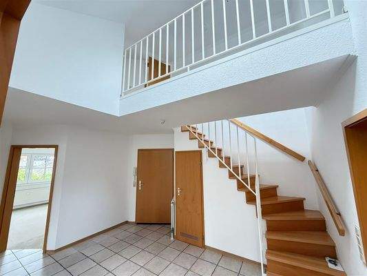 Flur mit Treppe in den oberen Bereich