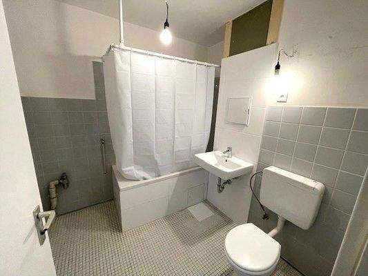 Badezimmer mit Badewanne