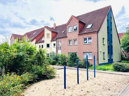 Blick auf EG-Wohnung vorderseitig