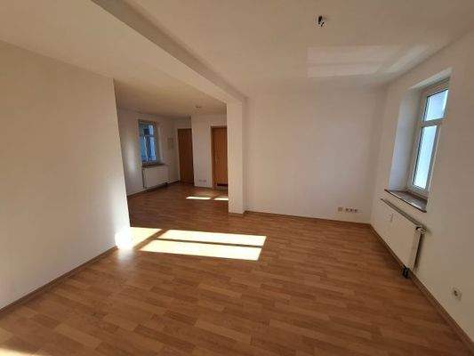 Blick vom Wohnzimmer zum Eingang