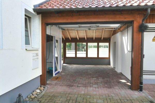 Garage rechts/Hauseingang