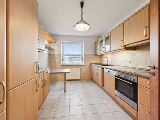 Küche mit Einbauküche