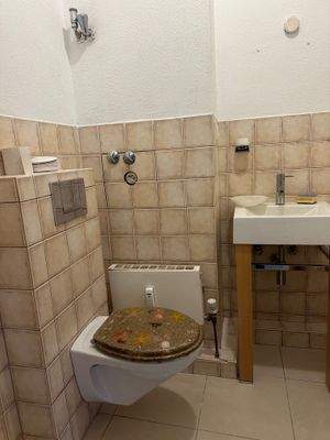 Bad mit Waschbecken.jpeg