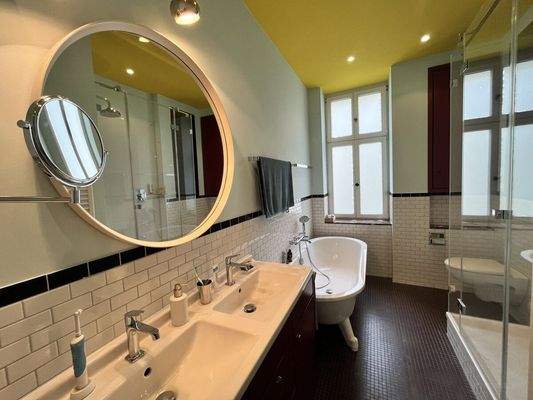 Masterbad mit Fenster