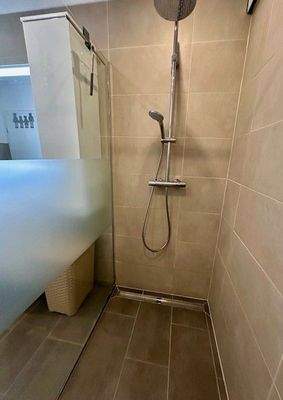 EG: Let´s have a shower