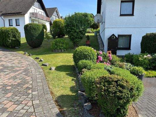 Garten linke Hausseite