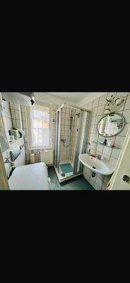 Bad mit Dusche - Bungalow.jpeg