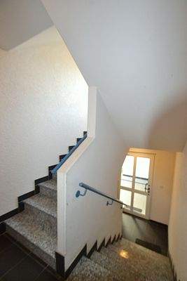 11. Treppenhaus_Eingang.JPG