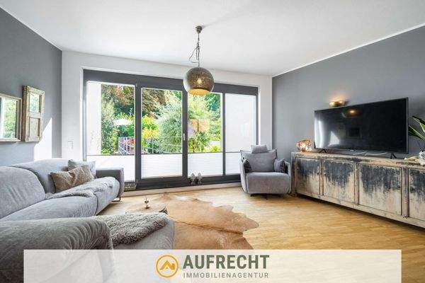 lichtdurchfluteter Wohn- und Essbereich