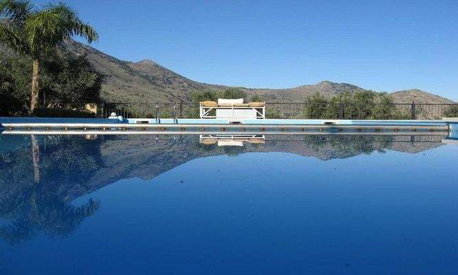 Kreta, Kournas: Luxuriöse Steinvilla mit Meer- und Bergblick