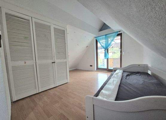 Kinderzimmer 2 Wohnung 2.jpeg