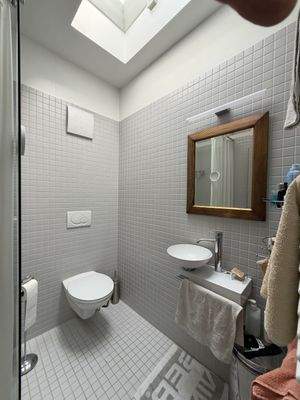 Dusche und WC in Nebenengebäude