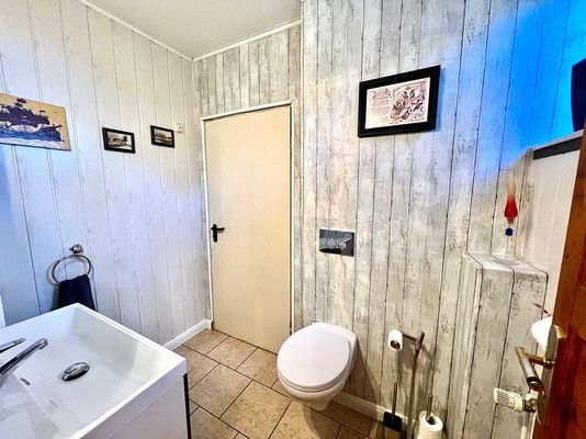 makellos 06 EFH Velgast - Gäste WC mit Zugang zum 