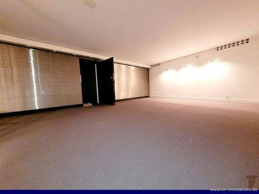 Tresorraum / Schliessfächer im UG