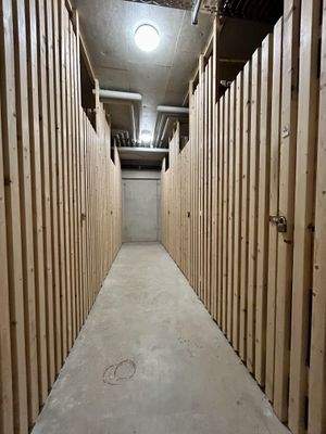 geräumige Kellerabteile